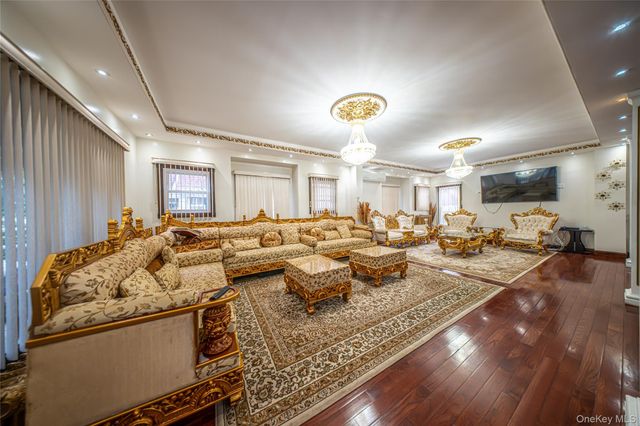 8564 104th Street, Richmond Hill, NY 11418
