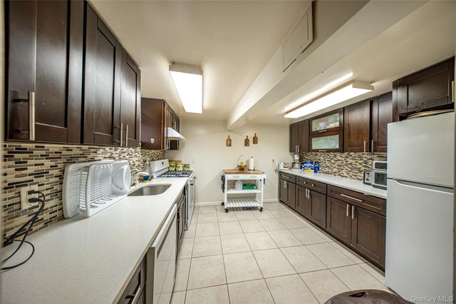 8564 104th Street, Richmond Hill, NY 11418