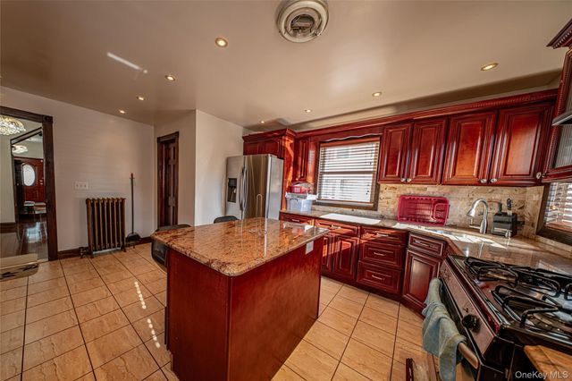 8564 104th Street, Richmond Hill, NY 11418