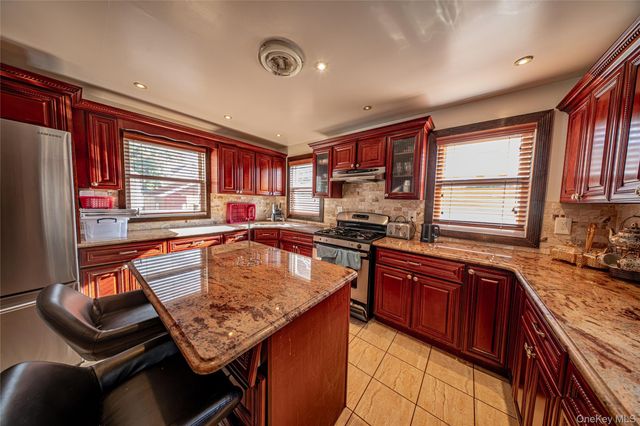 8564 104th Street, Richmond Hill, NY 11418