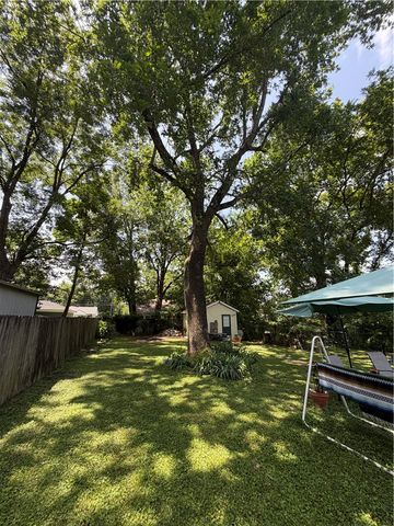501 W 6th Street, Russellville, AR 72801