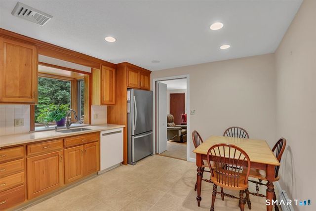 190 Valley View Road, Manchester, CT 06040