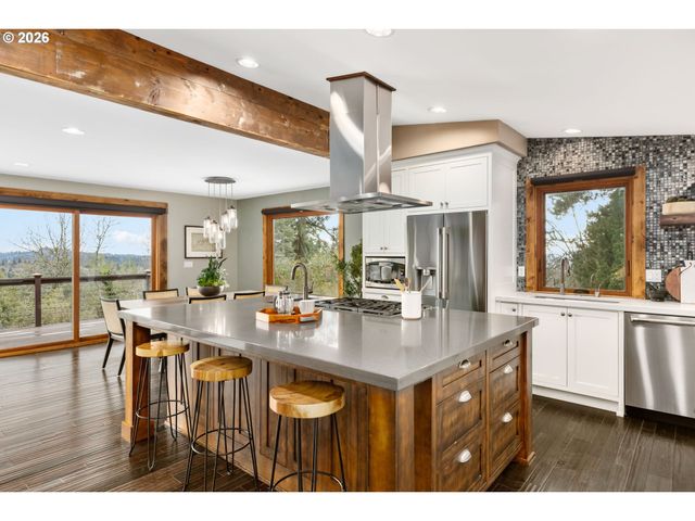 4416 Sw CHESAPEAK Ave, Portland, OR 97239