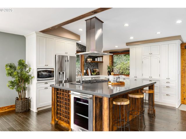 4416 Sw CHESAPEAK Ave, Portland, OR 97239