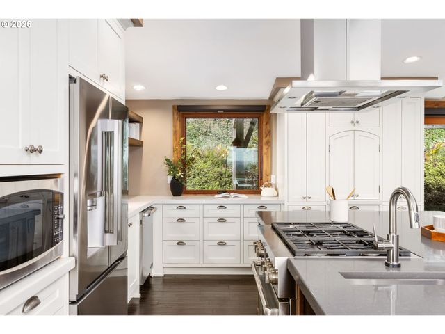 4416 Sw CHESAPEAK Ave, Portland, OR 97239