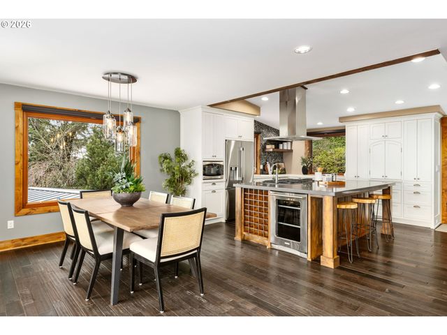 4416 Sw CHESAPEAK Ave, Portland, OR 97239