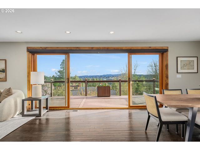 4416 Sw CHESAPEAK Ave, Portland, OR 97239