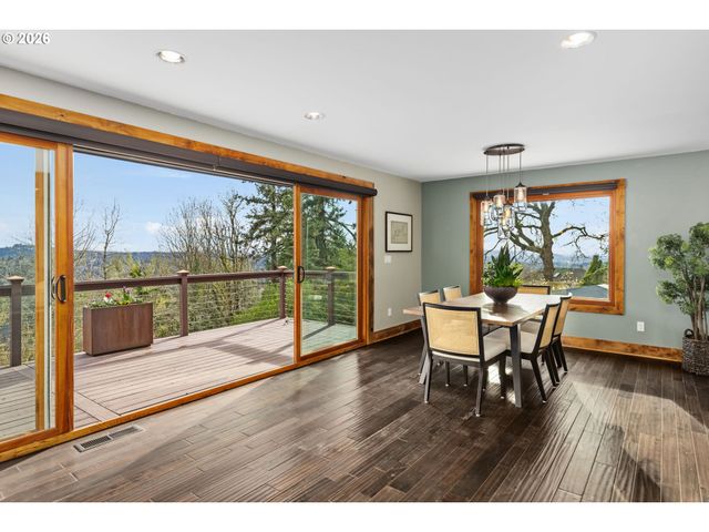 4416 Sw CHESAPEAK Ave, Portland, OR 97239