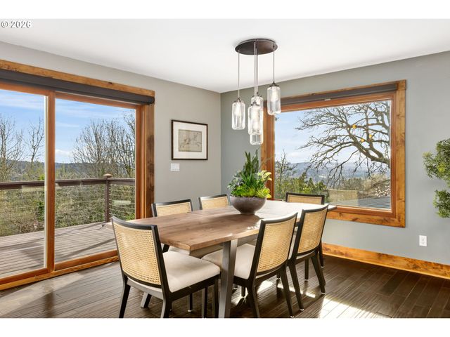 4416 Sw CHESAPEAK Ave, Portland, OR 97239