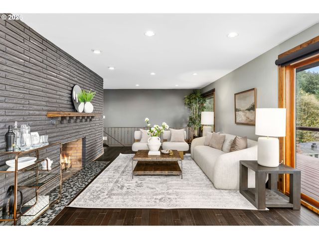 4416 Sw CHESAPEAK Ave, Portland, OR 97239