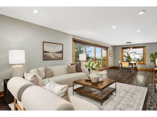 4416 Sw CHESAPEAK Ave, Portland, OR 97239