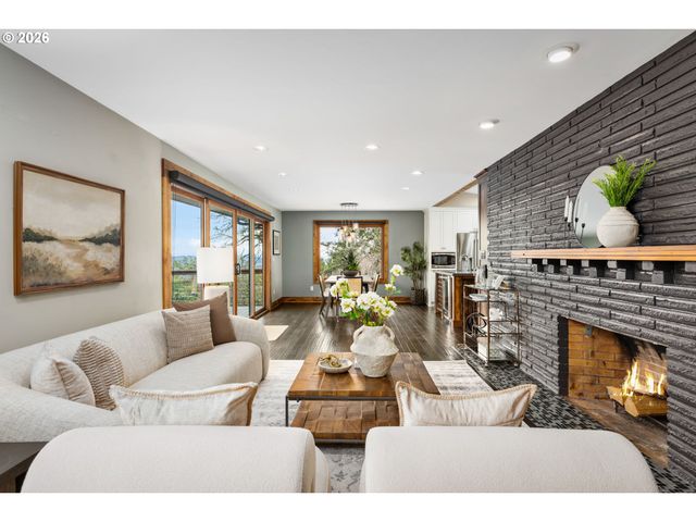 4416 Sw CHESAPEAK Ave, Portland, OR 97239