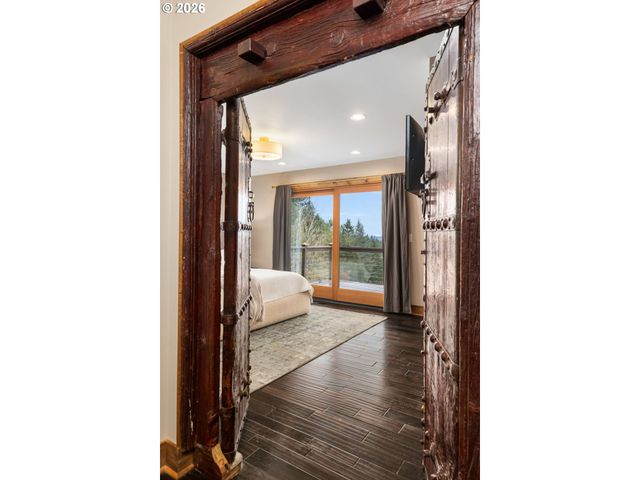 4416 Sw CHESAPEAK Ave, Portland, OR 97239