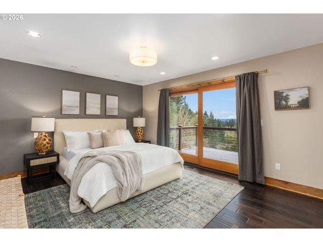 4416 Sw CHESAPEAK Ave, Portland, OR 97239