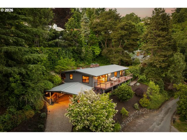 4416 Sw CHESAPEAK Ave, Portland, OR 97239