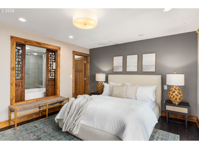 4416 Sw CHESAPEAK Ave, Portland, OR 97239