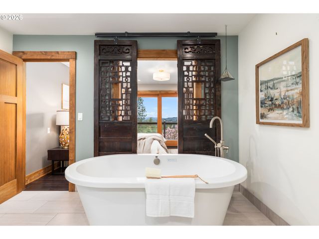 4416 Sw CHESAPEAK Ave, Portland, OR 97239