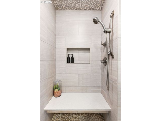 4416 Sw CHESAPEAK Ave, Portland, OR 97239