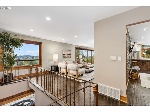 4416 Sw CHESAPEAK Ave, Portland, OR 97239