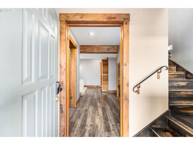 4416 Sw CHESAPEAK Ave, Portland, OR 97239