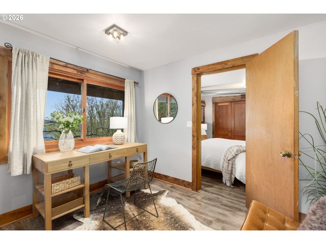 4416 Sw CHESAPEAK Ave, Portland, OR 97239