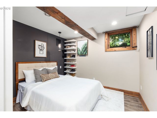 4416 Sw CHESAPEAK Ave, Portland, OR 97239