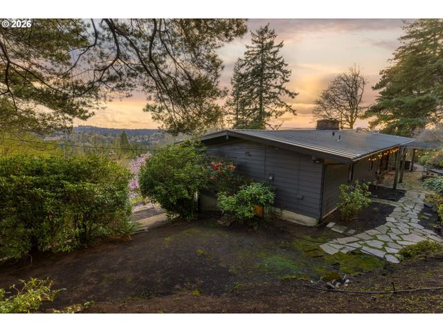 4416 Sw CHESAPEAK Ave, Portland, OR 97239