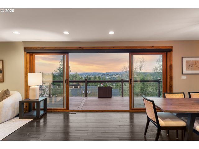 4416 Sw CHESAPEAK Ave, Portland, OR 97239