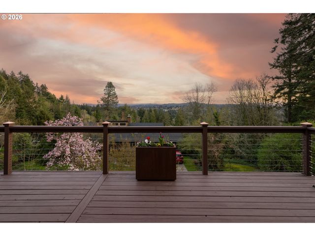 4416 Sw CHESAPEAK Ave, Portland, OR 97239