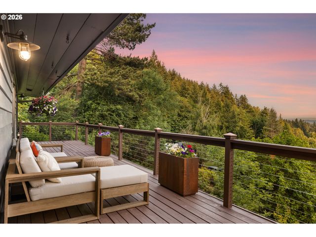 4416 Sw CHESAPEAK Ave, Portland, OR 97239