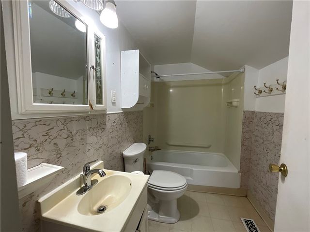 17 Caroline Street, Albion, NY 14411