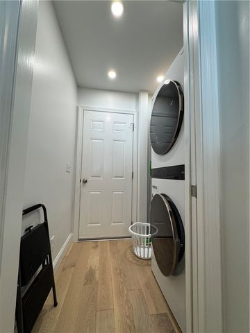 62 Memorial Boulevard, Newport, RI 02840