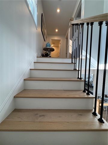 62 Memorial Boulevard, Newport, RI 02840