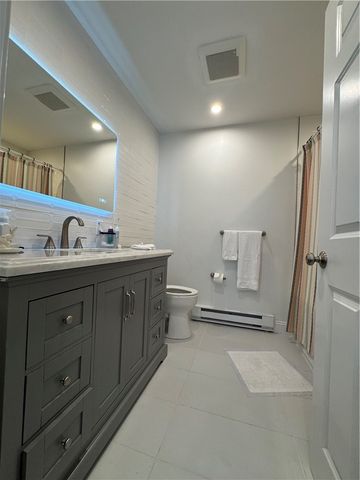 62 Memorial Boulevard, Newport, RI 02840