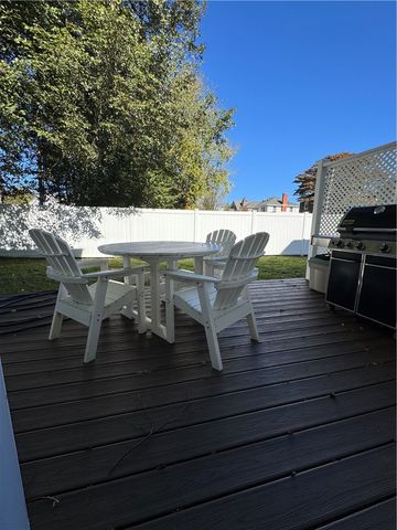 62 Memorial Boulevard, Newport, RI 02840