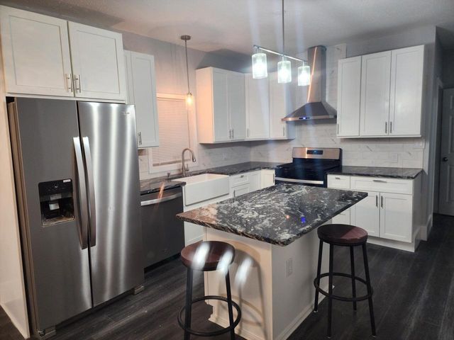 6205 32nd AVENUE, Kenosha, WI 53142