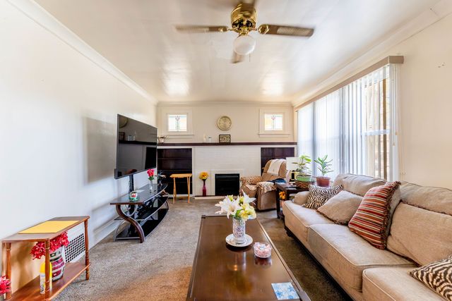 8129 S Cornell Avenue, Chicago, IL 60617