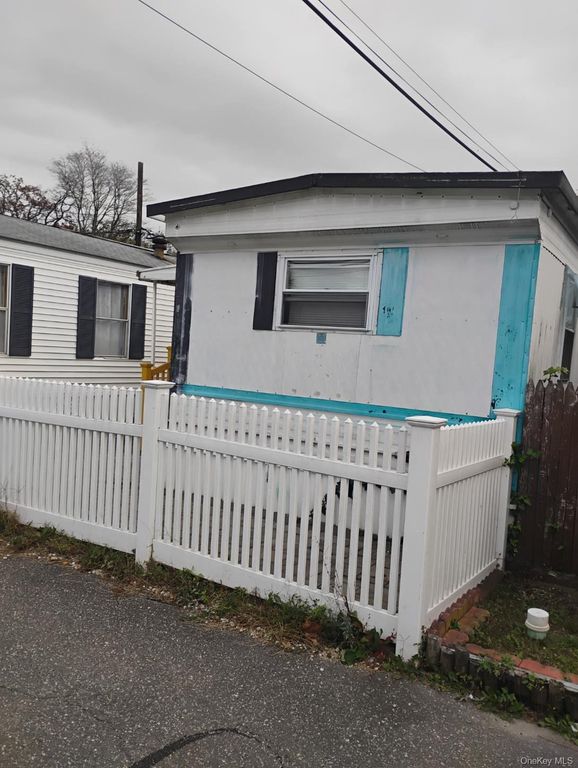 600 Broadway E3, Amityville, NY 11701