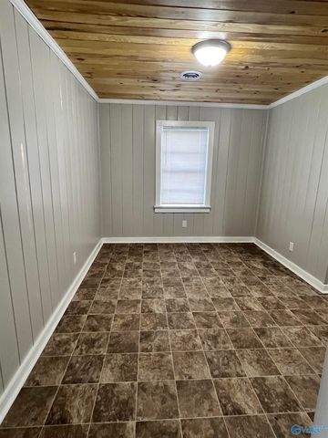 1828 Rayburn Avenue, Guntersville, AL 35976