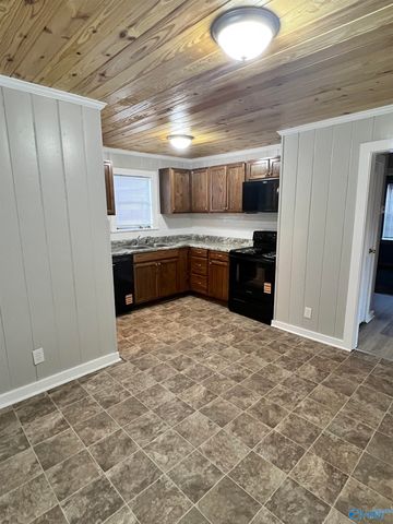 1828 Rayburn Avenue, Guntersville, AL 35976