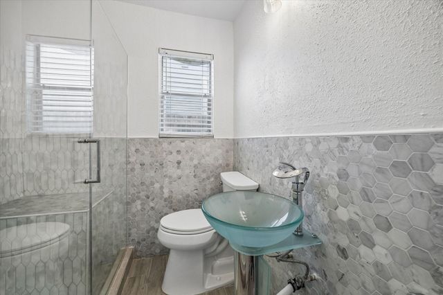 820 E 28th Street, Houston, TX 77009