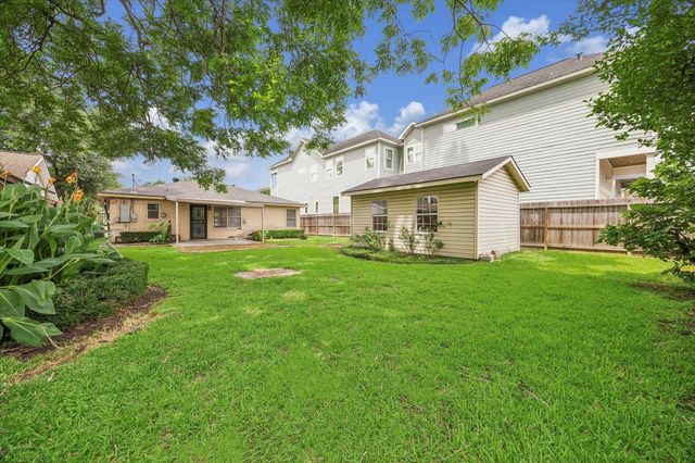 820 E 28th Street, Houston, TX 77009