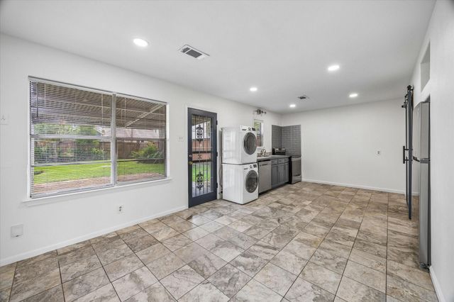 820 E 28th Street, Houston, TX 77009