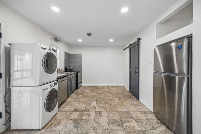 820 E 28th Street, Houston, TX 77009