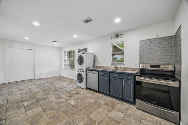 820 E 28th Street, Houston, TX 77009