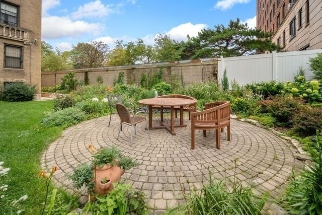 1755 E 55th Street 303, Chicago, IL 60615