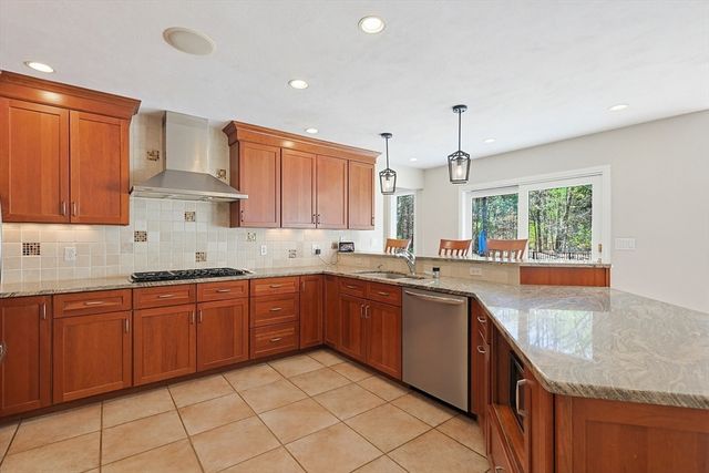 8 Weyman Ln, Sharon, MA 02067