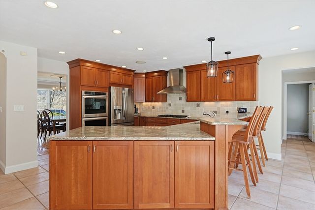 8 Weyman Ln, Sharon, MA 02067