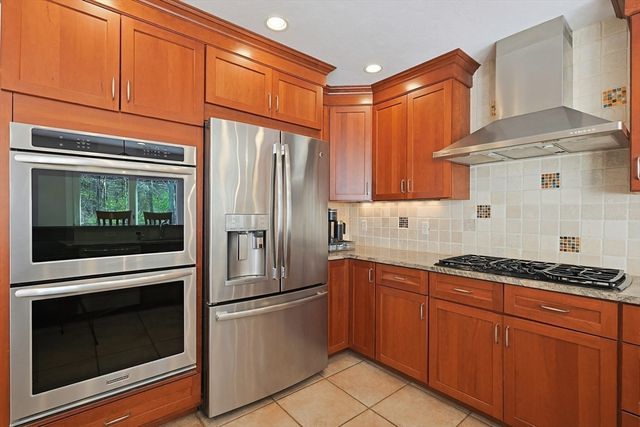 8 Weyman Ln, Sharon, MA 02067