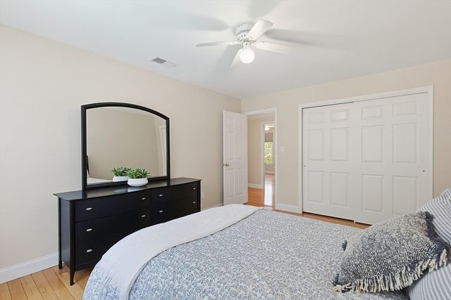 8 Weyman Ln, Sharon, MA 02067
